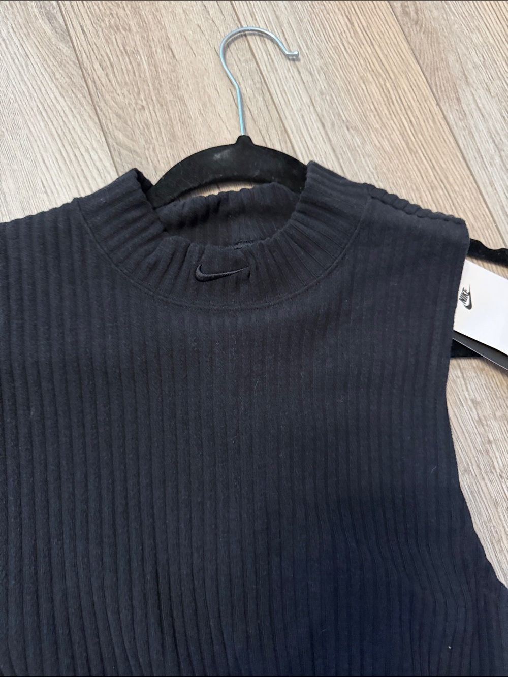 Nike Black Ribbed Cropped Mock Neck Tank - Picture 2 of 3